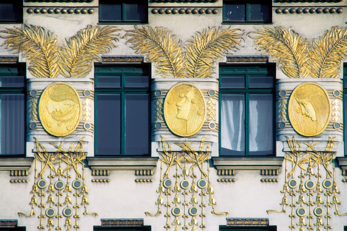 The art nouveau Wienzeilenhaus by Otto Wagner
