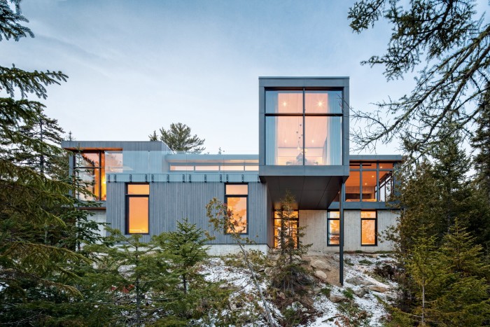 Thellend Fortin Architectes’ modernist cabin in Le Massif ski resort in Canada