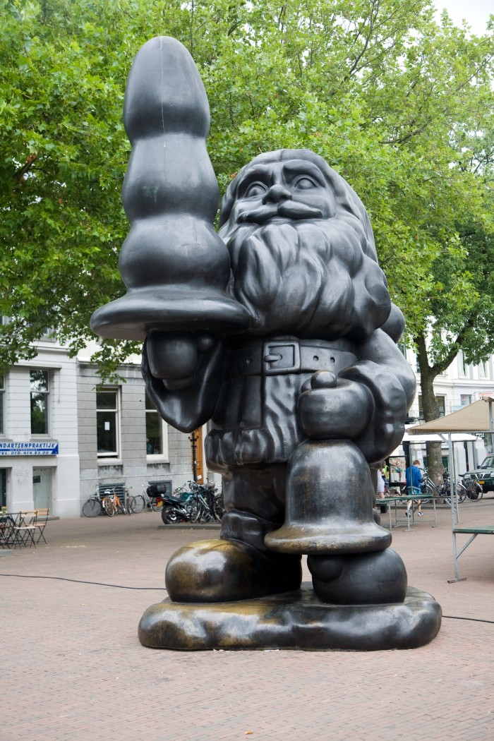 Santa Claus with Butt plug sculpture, 2001, by Paul McCarthy