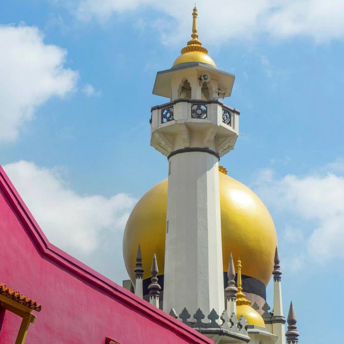The golden dome of the Sultan Mosque