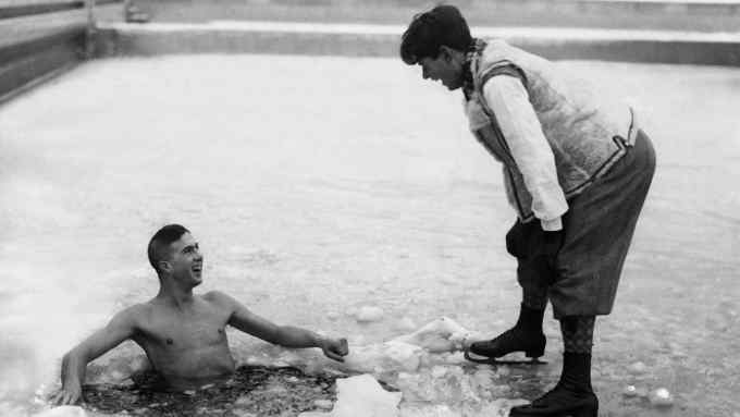 German ice bathers in 1928