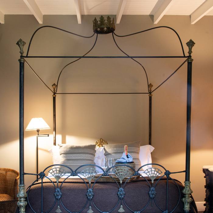 An antique four-poster twin bed in a room at La Bamba