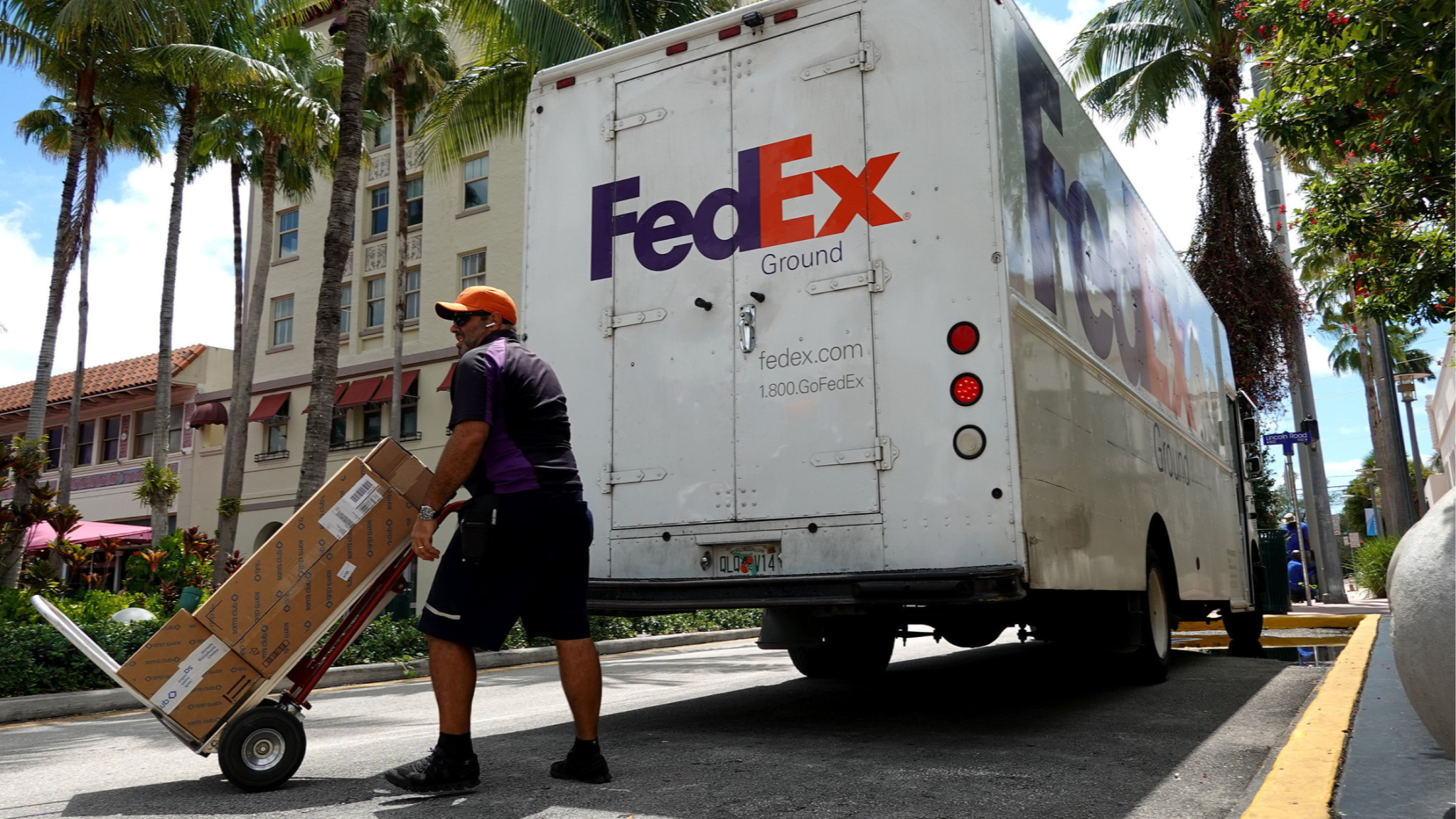 Wall St blames missteps at FedEx as parcel service fails to deliver