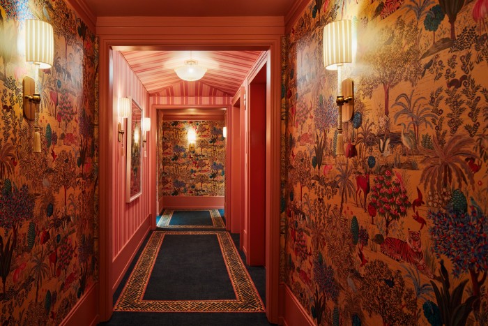The hallway outside the Mansion Junior Suite
