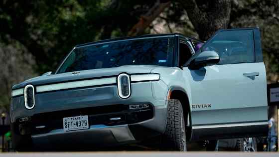 Electric-truck maker Rivian projects no production growth in 2024