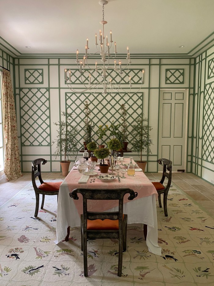 A dining room in Southampton, New York, a past project of Renzullo’s