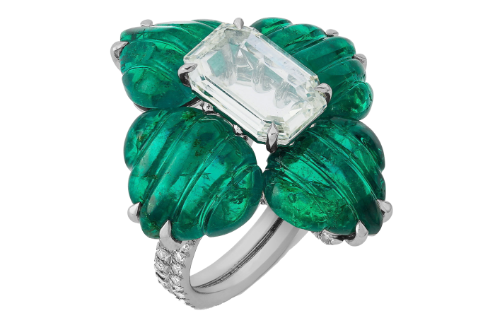 Emerald petal ring by Santi
