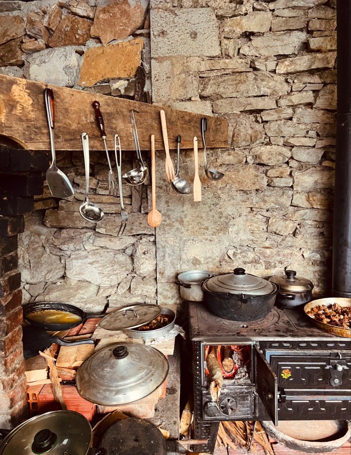 Neomalsore agroturizëm’s outdoor kitchen