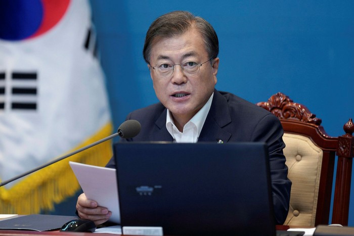 Political leaders and health experts around the world have credited the government of President Moon Jae-in for teaching important lessons in the swift deployment of mass testing and aggressive contact tracing