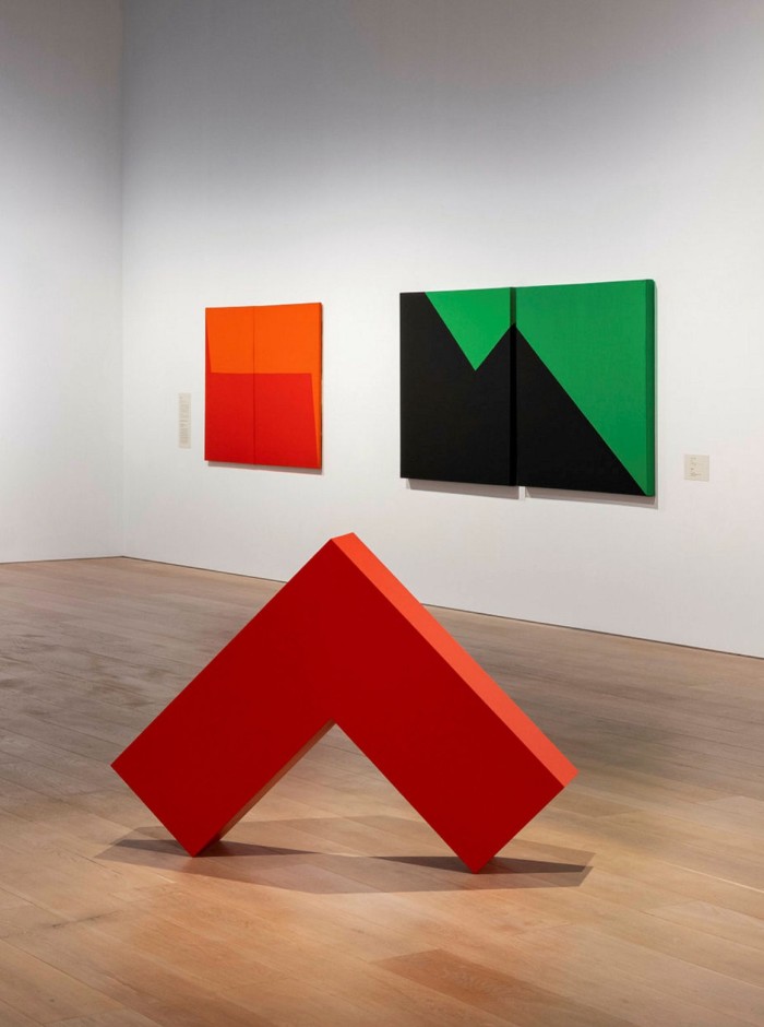 Angulo Rojo’ (2017-18) by the 106-year-old Cuban-American artist Carmen Herrera in ‘Another Energy’