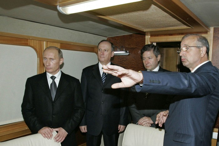 Leonid Reiman, second right, with President Vladimir Putin, left, in 2007, when Reiman held the post of information technologies and communications minister in the Russian government