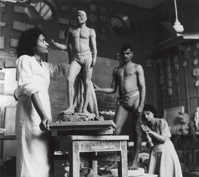 ‘Rehana Mogul and Mani Turner at work in sculpture class at the JJ School of Arts’, Bombay, late 1930s, by Homai Vyarawalla