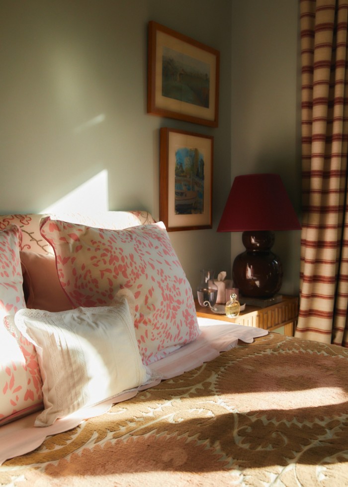 Designer/journalist Rita Konig discusses her obsession with bed linen in The Aesthete