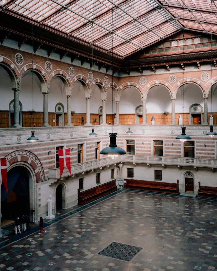 An internal courtyard surrounded by arches in Copenhagen City Hall