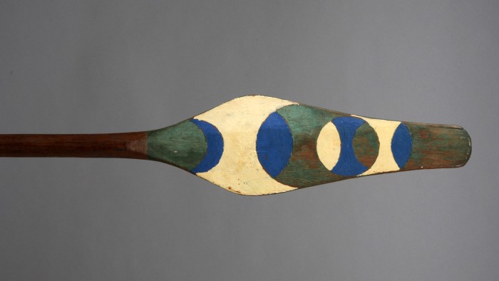 19th-century Duala paddle, sold for €325 at Zemanek-Münster