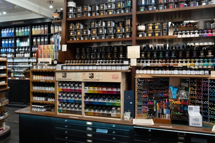 Pigments and pastels in the interior of the shop