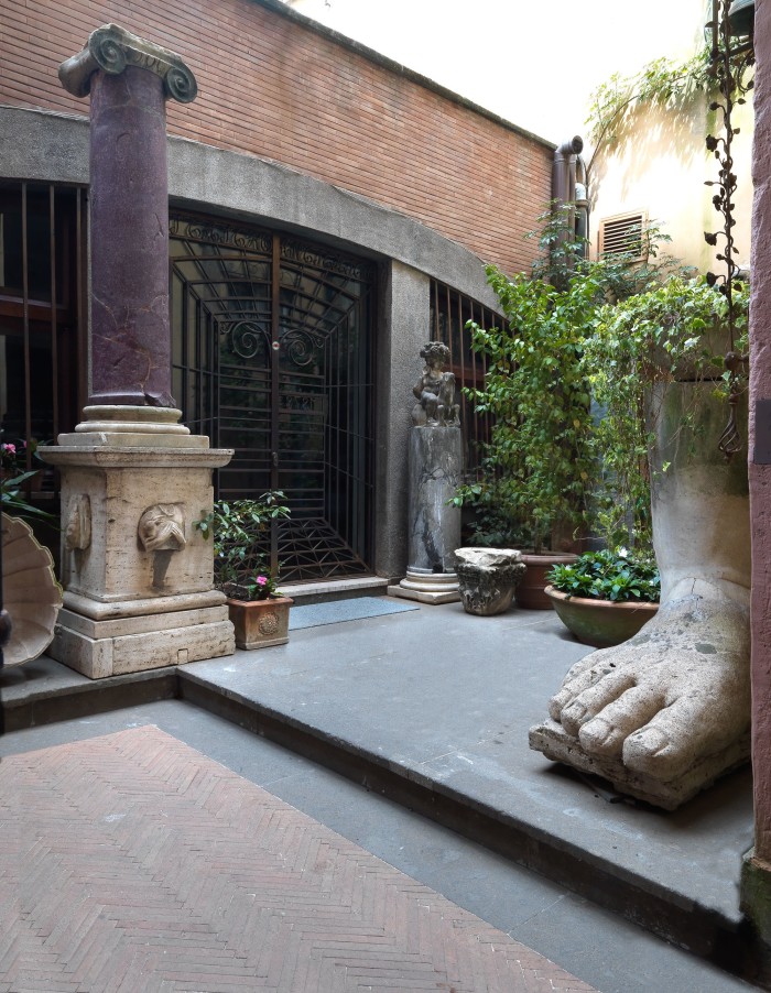 The private courtyard of the Alessandra Di Castro antiques gallery in Rome