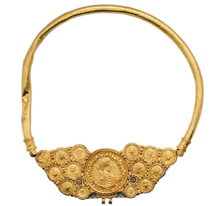 Byzantine pectoral necklace at New York’s Metropolitan Museum of Art
