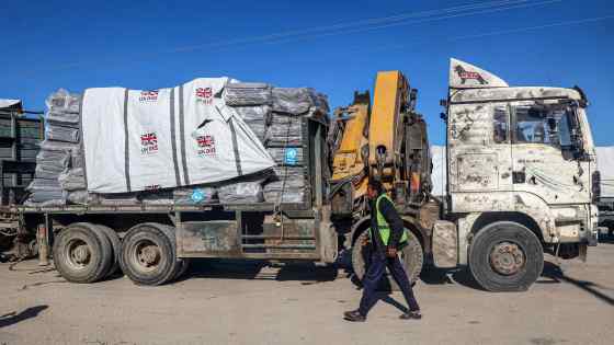 Looting all but halts Gaza aid deliveries as law and order nears collapse