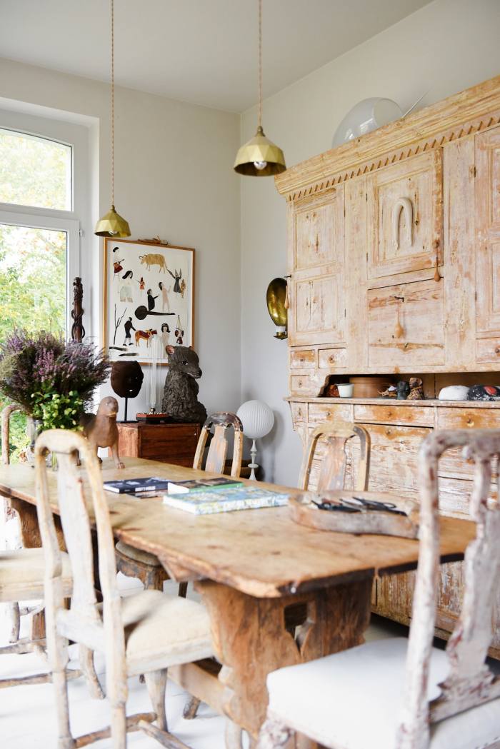 Furniture from the Swedish countryside in the dining room