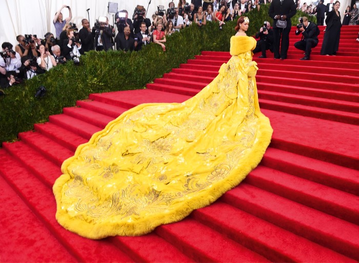 Rihanna arriving at the 2015 Met Gala in a Pei dress