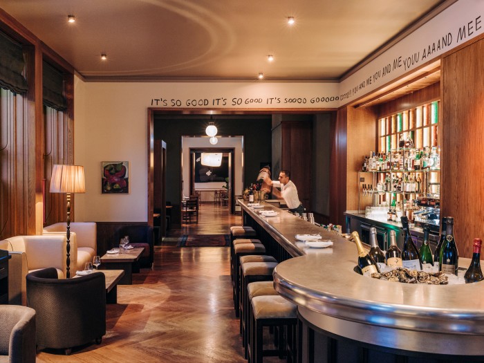 Château Royal Hotel Bar