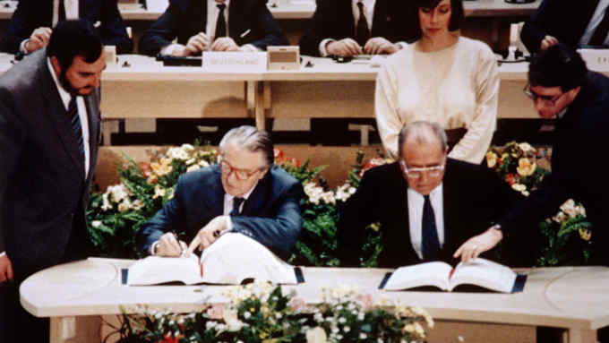 French minister of Foreign Affairs Rolan...French minister of Foreign Affairs Roland Dumas (L) and French minister of Economy Pierre B r govoy (R) sign the Treaty of Maastricht on February 07, 1992 in Maastricht. The Maastricht Treaty was signed by the members of the European Community and led to the creation of the euro. (Photo credit should read STEINMEIJE/AFP/Getty Images)