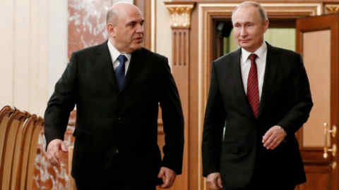 TOPSHOT - Russian President Vladimir Putin (R) and Prime Minister Mikhail Mishustin arrive to meet with members of the new government in Moscow on January 21, 2020. (Photo by Dmitry ASTAKHOV / SPUTNIK / AFP) (Photo by DMITRY ASTAKHOV/SPUTNIK/AFP via Getty Images)