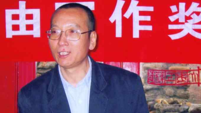 epa06051022 (FILE) - An undated handout photo made available on 08 October 2010 by Liu Xia showing jailed Chinese dissident and civil rights activist Liu Xiaobo (C) during a meeting in Beijing, China, (reissued 26 June 2017). Media reports on 26 June 2017 state that Liu Xiaobo has been released from prison on compassionate grounds after being diagnosed with terminal liver cancer. Liu Xiaobo was imprisoned in 2009 on charges of subversion for calling for greater democracy. EPA/LIU XIA / HANDOUT HANDOUT EDITORIAL USE ONLY/NO SALES