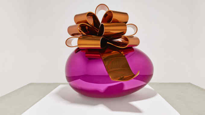 Jeff Koons Smooth Egg with Bow (Magenta/Orange) 1994-2009 Mirror-polished stainless steel with transparent color coating 83 1/2 by 76 5/8 by 62 inches (212.1 x 194.6 x 157.5 cm) This work is one of five unique versions.