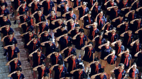 Vietnamese students salute as they attend the annual new school year ceremony at Doan Thi Diem secondary school in Hanoi, Vietnam September 5, 2018. REUTERS/Kham - RC194EBF0D70