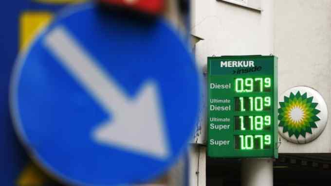 The price table of a BP oil and gas station is pictured behind a road sign in Vienna, Austria, February 1, 2016. The price of basic unleaded petrol (Super) is 1.079 Euros ($ 1.172) per litre. REUTERS/Heinz-Peter Bader - RTS95JP