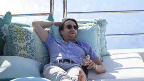 Season Two Finale. On the Roys' grand Mediterranean yacht, Logan weighs whether a member of the family, or a top lieutenant, will need to be sacrificed to salvage the company's tarnished reputation. Roman shares his hesitations about a new source of financing, as Kendall suggests a familiar alternative. Shiv proposes taking her open marriage with Tom to another level. Connor finds himself in an unenviable position as reviews of Willa's play roll in.