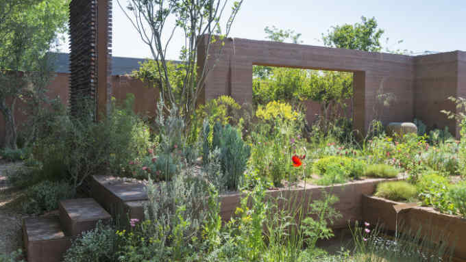 The M&G Garden. Designed by: Sarah Price. Sponsored by: M&G Investments. RHS Chelsea Flower Show 2018. Stand no.320 (C) Neil Hepworth / RHS
