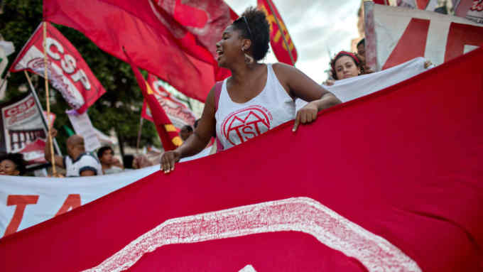 National strike: people take to the streets in Rio de Janeiro