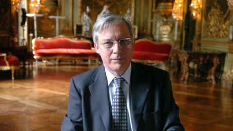 Christian Noyer,Governor of Banque de France speaks at the Banque de France press conference in Paris on Monday, April 10, 2006. The Bank of France sold 161 metric tons of gold last year for 1.9 billion euros ($2.3 billion) and bought currencies, including dollars, as part of a five-year plan to lift profit. Photographer: Antoine Antoniol/Bloomberg News.