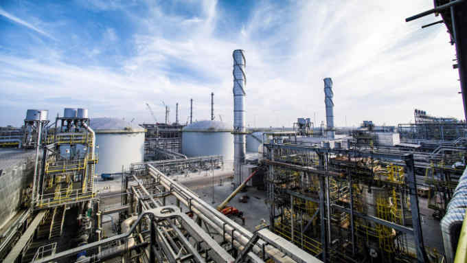 A view shows Saudi Aramco's Wasit Gas Plant, Saudi Arabia December 8, 2014. Picture taken December 8, 2014. Saudi Aramco/Handout via REUTERS ATTENTION EDITORS - THIS PICTURE WAS PROVIDED BY A THIRD PARTY. - RC11F8AB1DF0