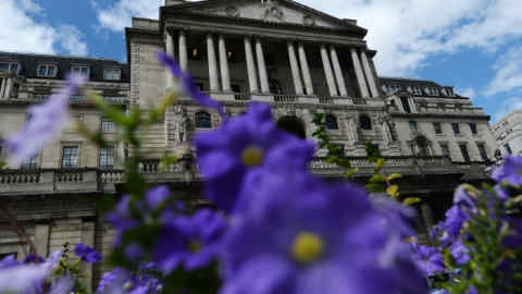 epa03800912 Flowers bloom in front of the Bank of England in central London, 25 July 2013. The British economy grew an by estimated 0.6 per cent in the three months to June, the Office for National Statistics (ONS) announced 25 July. EPA/ANDY RAIN