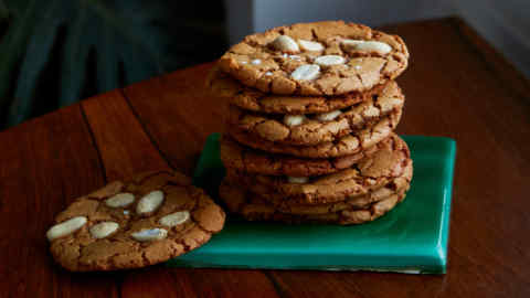FTMagazine_Honey&Co_Peanut_White_Chocolate_Cookie