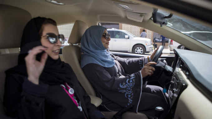 A Saudi woman drives her car on the first day after lifting the driving ban on women, in Riyadh, Saudi Arabia, 24 June 2018. Women in Saudi Arabia got behind the wheel on Sunday after a decades-long ban was lifted as part of a liberalization drive in the conservative kingdom. Photo: Gehad Hamdy/dpa