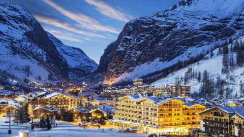 Val d'Isere, Evening landscape and ski resort in French Alps, Val d'Isere, France (C) Frederic Prochasson / Getty Images