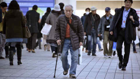 epa05181335 An elderly man walks with a stick in Yokohama, near Tokyo, Japan, 26 February 2016. According to the government, Japan's population has dropped 0.7 per cent in five years to 127.1 million, marking the first fall since the first census in 1920. Japan is facing a huge demographic burden after decades of rapid ageing of the population and declining birth rates. People aged 65 or older are expected to constitute 40 per cent of Japan's population by 2060, according to the National Institute of Population and Social Security Research. EPA/FRANCK ROBICHON