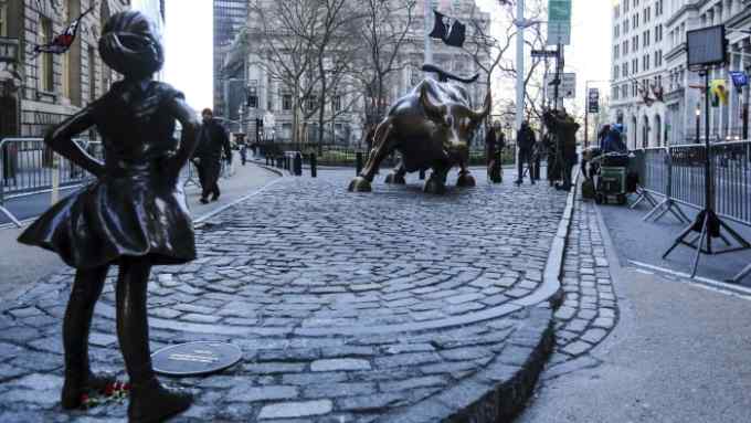 NEW YORK, NY - MARCH 9: Hundreds of tourists take photos of 'The Fearless Girl' statue as it stands across from the Wall Street's famous Charging Bull to draw attention to the gender equality and lack of female managers on March 09, 2017 in New York City, US. Third largest asset manager worldwide State Street Global Advisors installed the statue on March 08, 2017. (Photo by William Volcov/Brazil Photo Press/LatinContent/Getty Images)