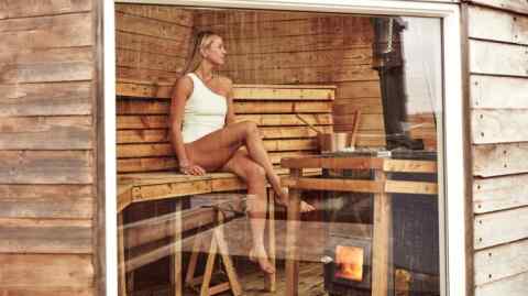 Celine Aagaard in a floating sauna at Oslo Badstuforening