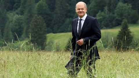 Olaf Scholz arrives at the summit in Bavaria