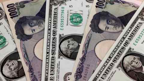 Japanese yen and US dollar notes