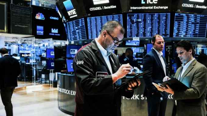 Traders work on the floor of the New York Stock Exchange (NYSE) on October 25, 2021 in New York City