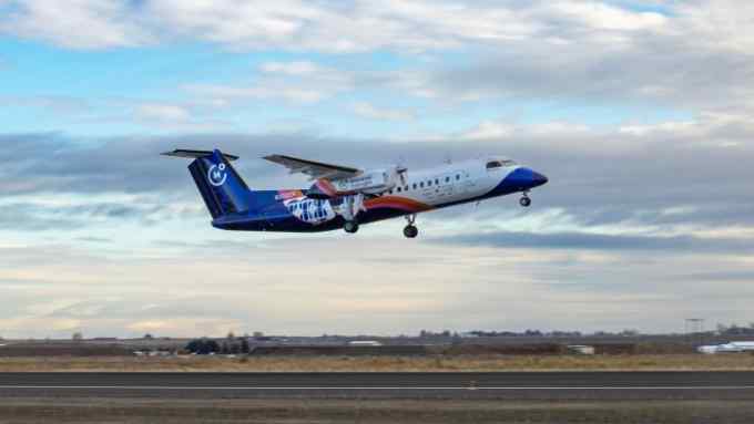 Universal Hydrogen’s De Havilland Dash 8-300 hydrogen-fuelled plane taking off for its test flight in March 2023