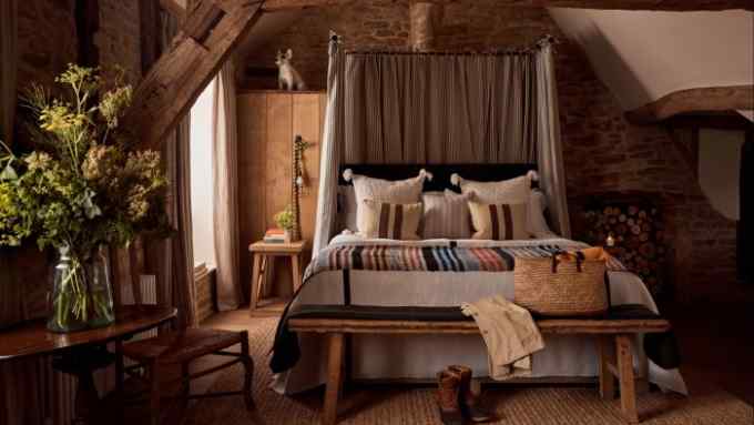 A bedroom in The Fox at Oddington